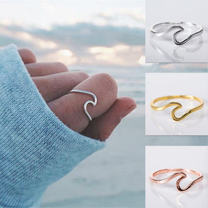 Wave style rings in three colors