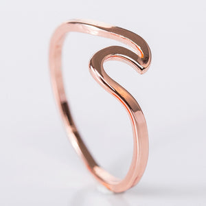 Wave style rings in three colors