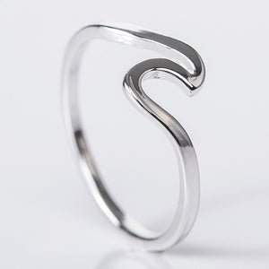 Wave style rings in three colors