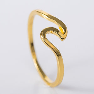 Wave style rings in three colors