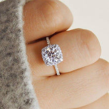 Load image into Gallery viewer, Crystal style  engagement ring